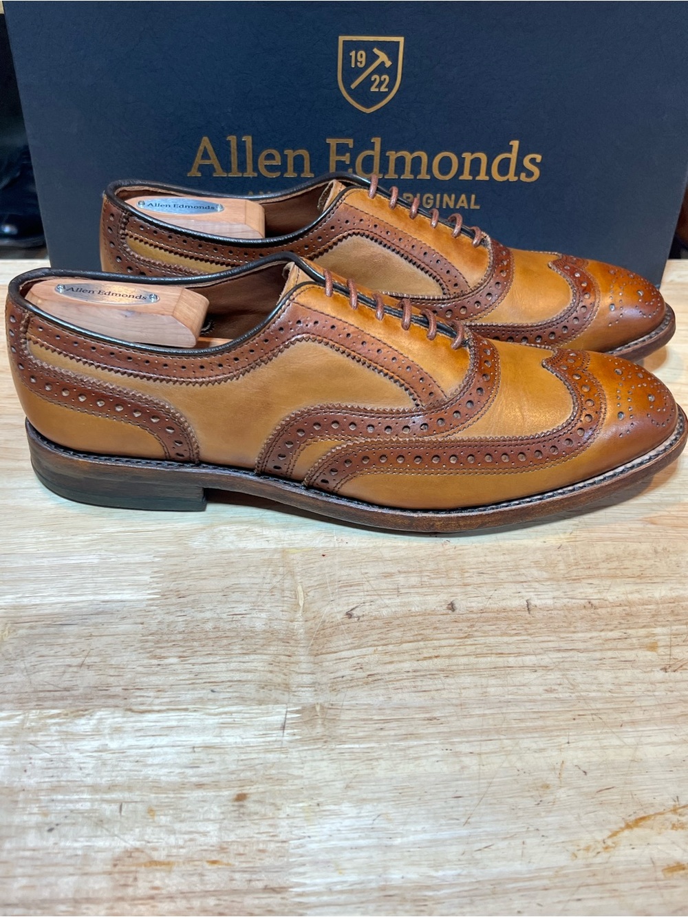 Allen Edmonds Two-Tone Brown Wingtip Oxfords - Picture 4 of 16